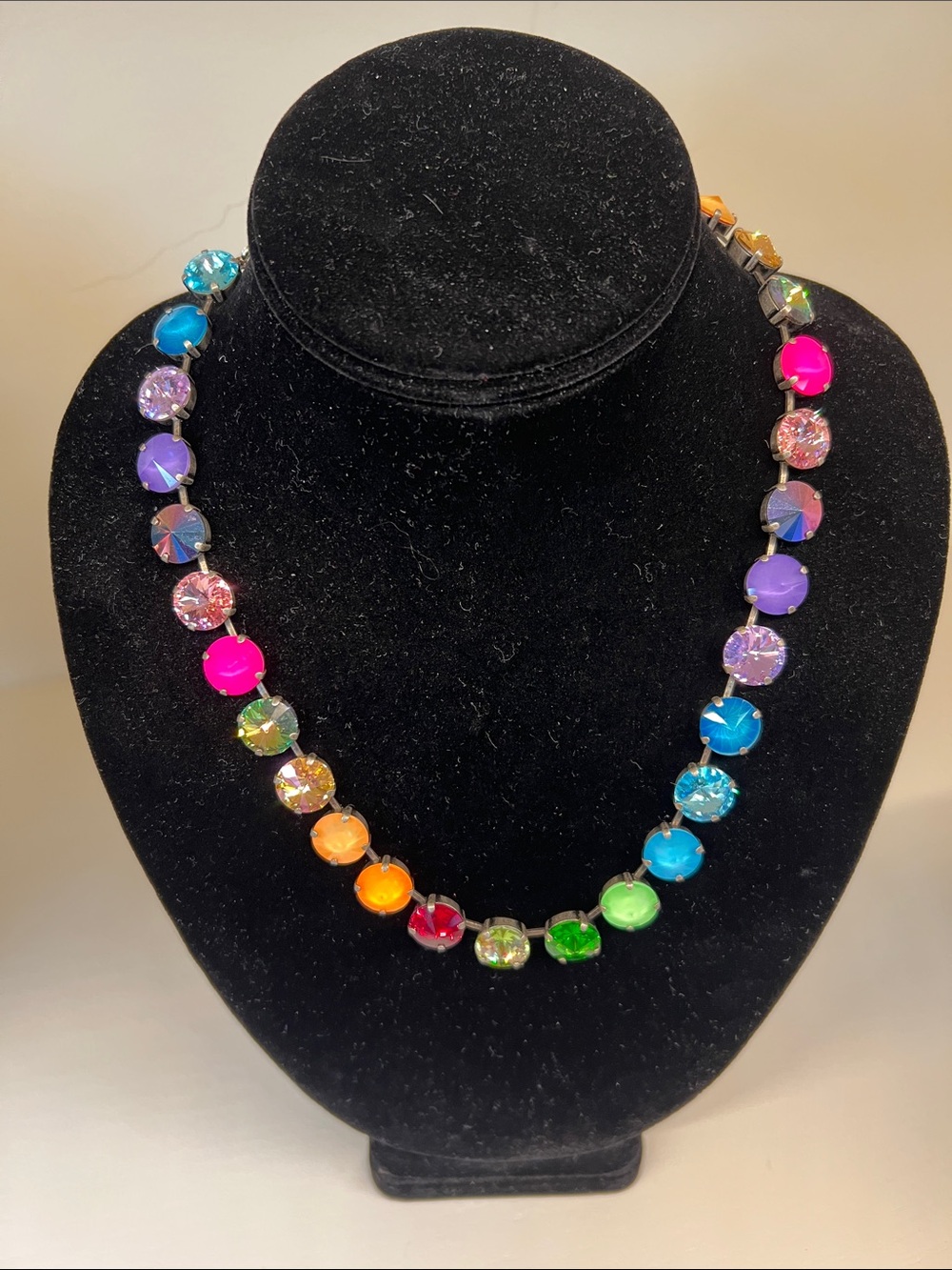 Multicolor Crystal Round Link Necklace - Stylish Women’s Jewelry